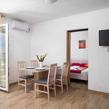 Apartmani Mirna Luka Pomer Exterior photo