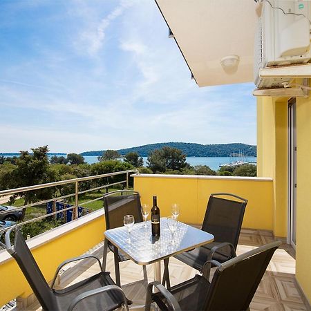 Apartmani Mirna Luka Pomer Exterior photo