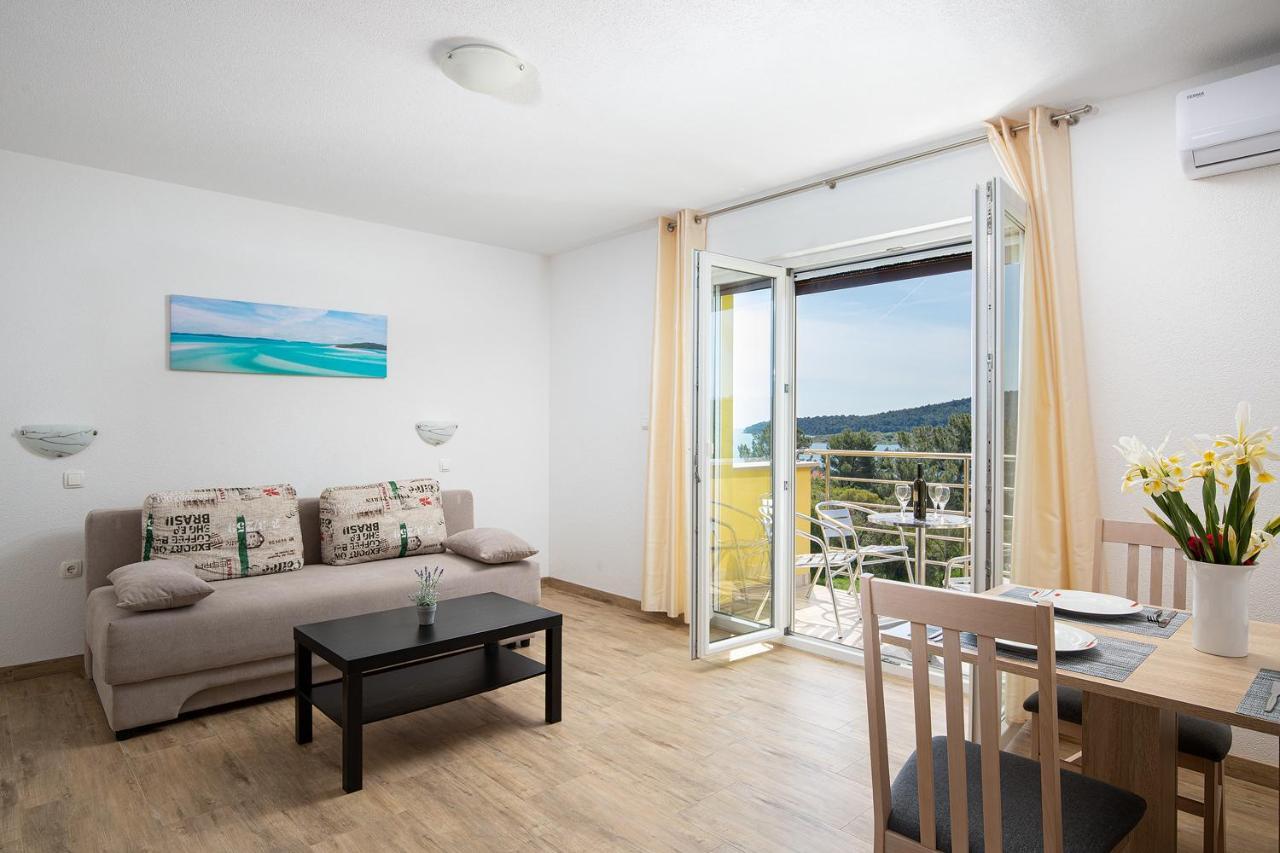 Apartmani Mirna Luka Pomer Exterior photo