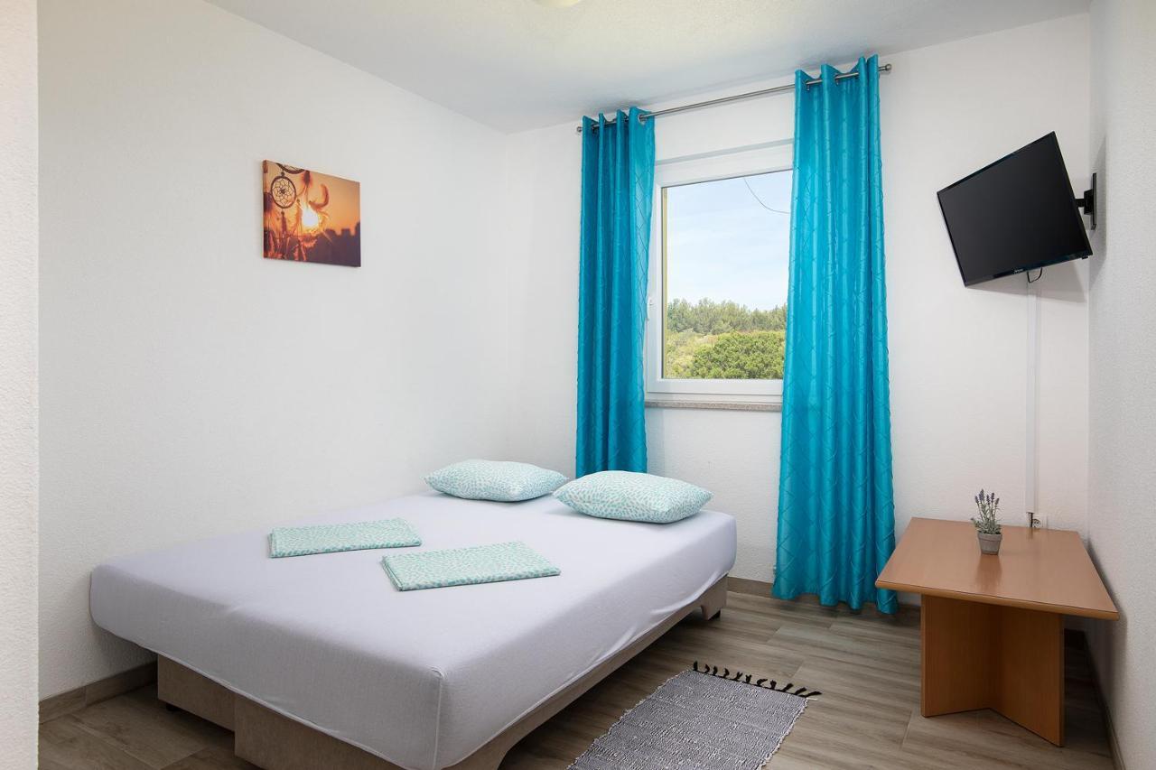 Apartmani Mirna Luka Pomer Exterior photo