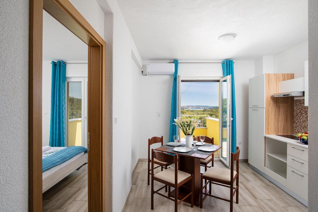 Apartmani Mirna Luka Pomer Exterior photo