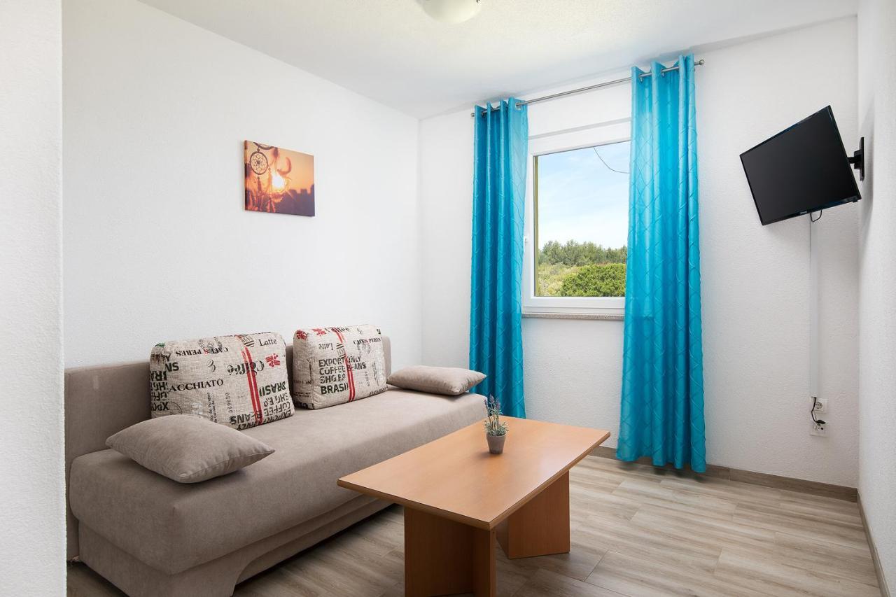 Apartmani Mirna Luka Pomer Exterior photo