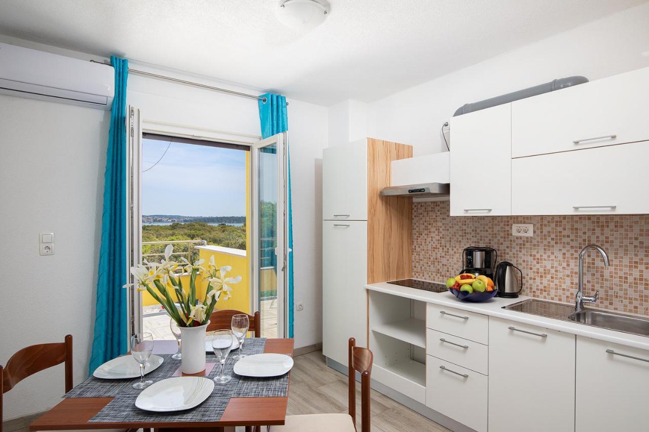 Apartmani Mirna Luka Pomer Exterior photo