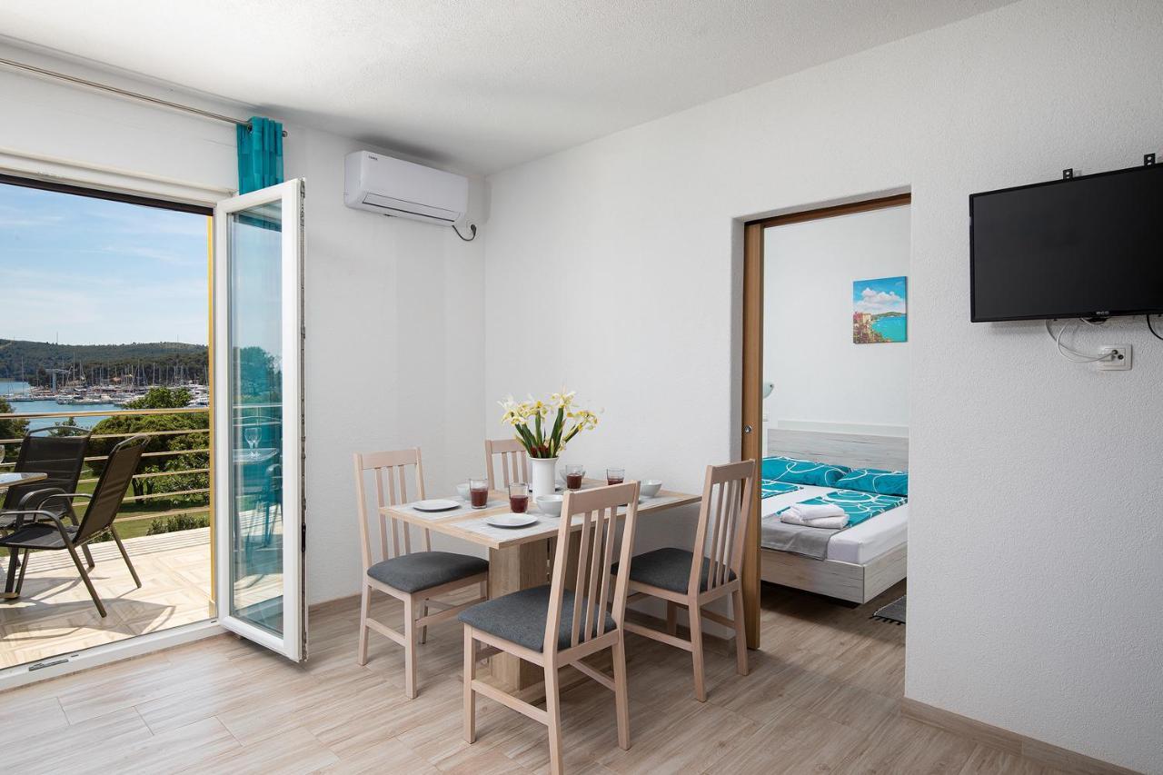 Apartmani Mirna Luka Pomer Exterior photo