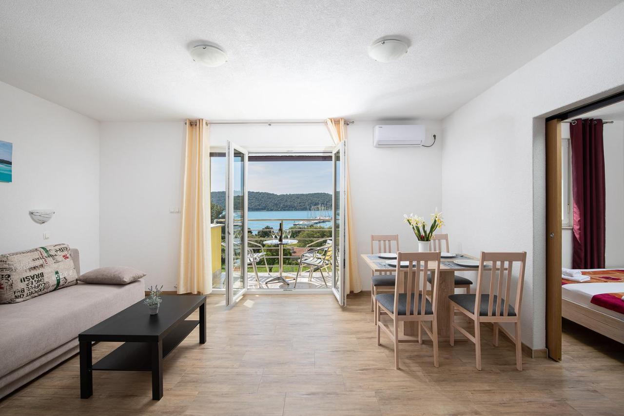 Apartmani Mirna Luka Pomer Exterior photo